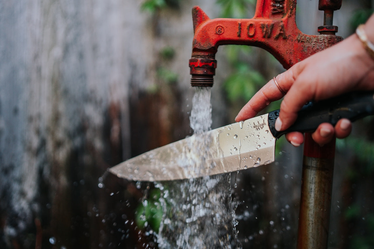 How to Clean Your Knife Properly and Safely
